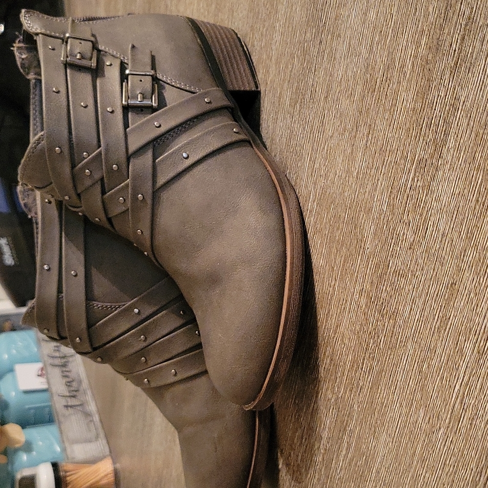 Women's size 7 grey dress boots
